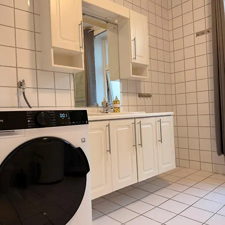 Charming 3-bedroom In Beautiful Alesund, Og Romsdal, Norway 公寓 *