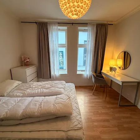 Charming 3-bedroom In Beautiful Alesund, Og Romsdal, Norway 奥勒松